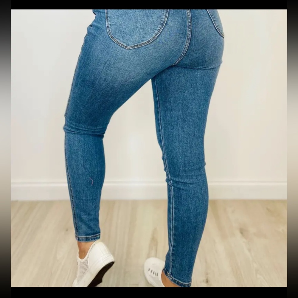 Judy Blue Tummy control high waisted butt lifting skinny jeans